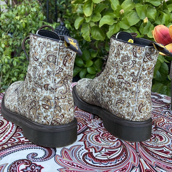 Super Cool Dr. Martens Paisley Floral Jeffrey Boots - Picture 10 of 17